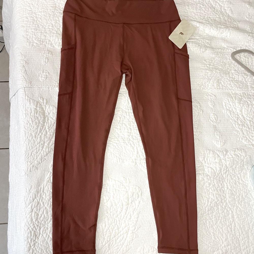 Fabletics high- waisted 7/8 leggings w/ side pockets. Burnt orange/rust. Size XL